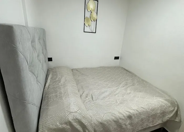 Cozy One Bedroom Διαμέρισμα *
