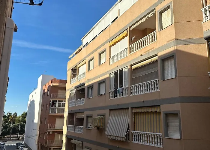 Cozy One Bedroom Apartment *